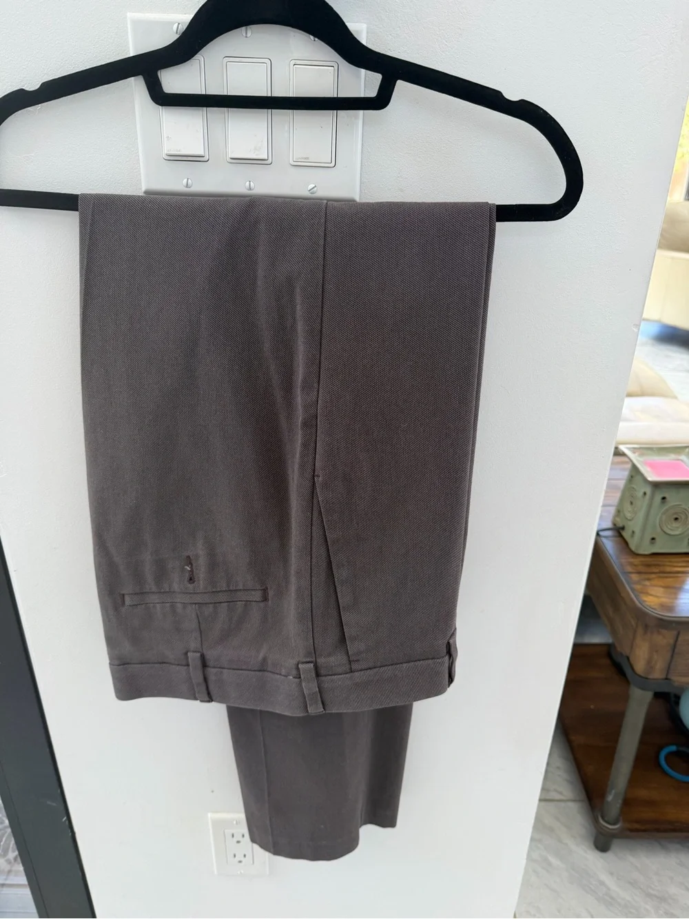 Roundtree & Yorke Men's Dress Pants in Taupe Brown